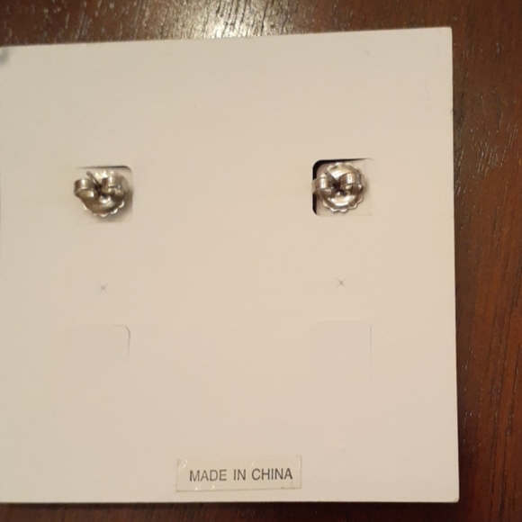 LAST CHANCE Lia Sophia Earrings - Picture 2 of 2